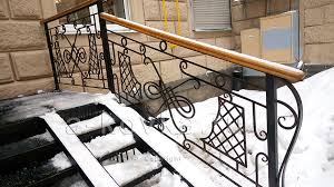 Металлические перила выдержка стиля и безопасности