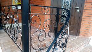 Металлические перила выдержка стиля и безопасности